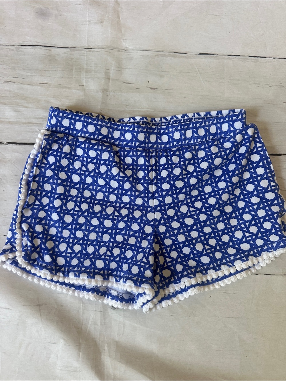 Vineyard Vines Blue and White cane print Pom-Trim Kids Shorts small 7/8